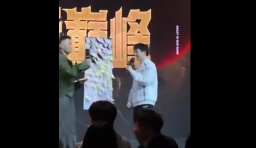 j9九游真人游戏第一品牌登录入口你还是太爱😶圣枪哥回答粉丝提问最爱的韩国男人:"除了Viper~"