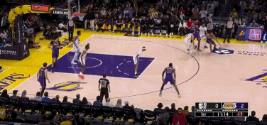 j9九游真人游戏第一品牌登录入口下马威!本-西蒙斯开场抢断反击滑翔双手暴扣