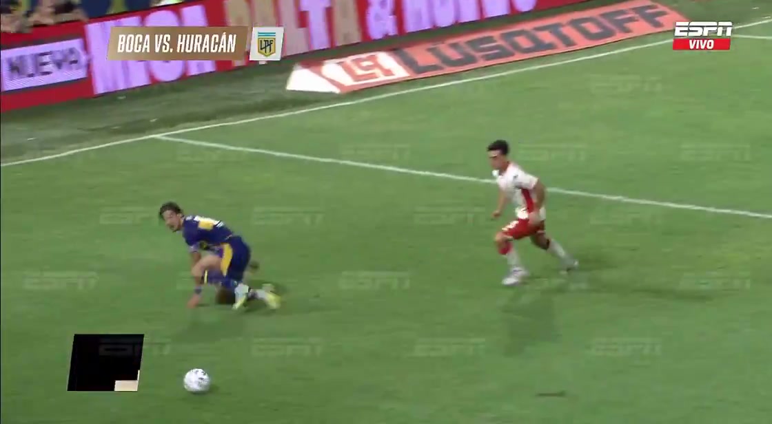 j9九游真人游戏第一平台真的拼🔝37岁卡瓦尼阿超铲完球后飞扑倒地抱球,全场欢呼!