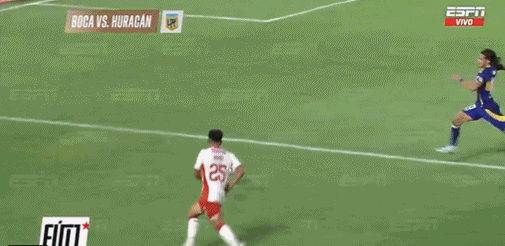 j9九游真人游戏第一平台真的拼🔝37岁卡瓦尼阿超铲完球后飞扑倒地抱球,全场欢呼!