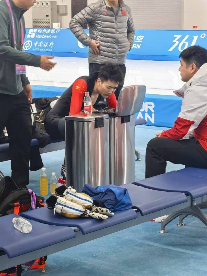 九游会·j9官方网站🥺高亭宇回应累吐了:昨天受了点伤 筋疲力尽的时候反应出来了