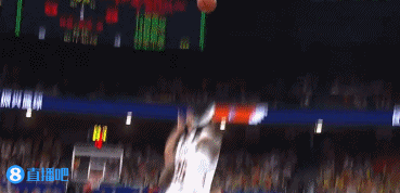 j9九游会老哥俱乐部交流👀开场5分12秒莫兰德被吹了4次犯规!直接朝裁判比收钱手势!