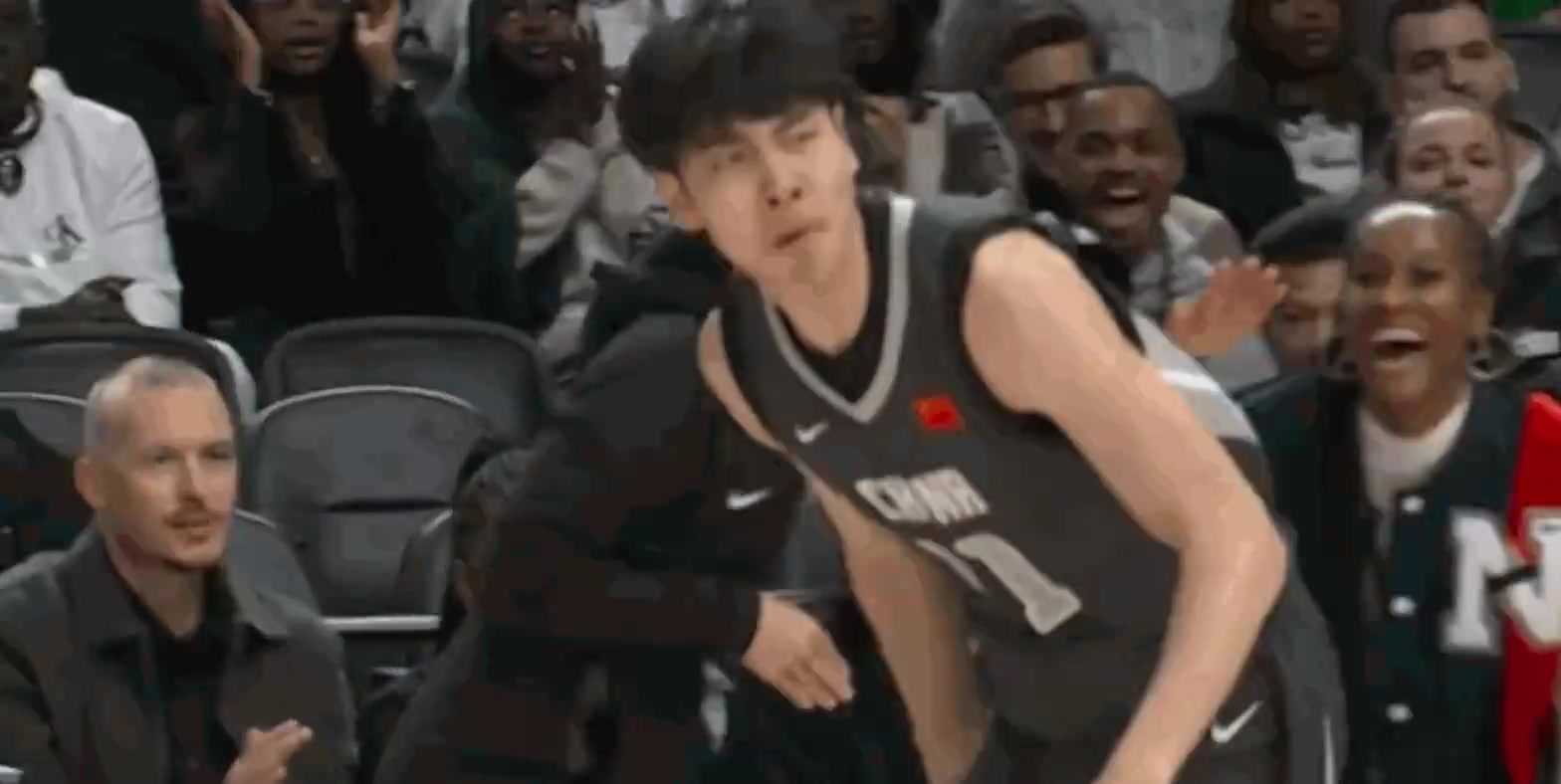 j9九游会老哥俱乐部交流张博源耐克峰会6分钟6分&献双手扣篮 助国际队半场领先美国队9分