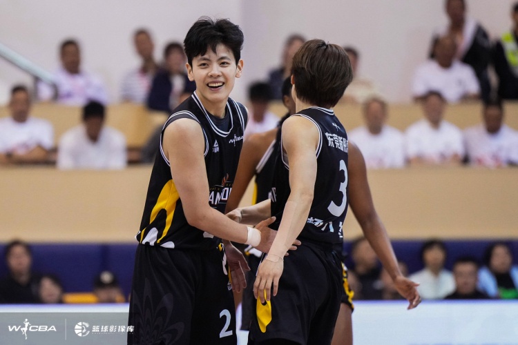 九游会j9官网真人游戏第一品牌东莞女篮依靠团队篮球“以下克上” 时隔六年再度捧起冠军奖杯