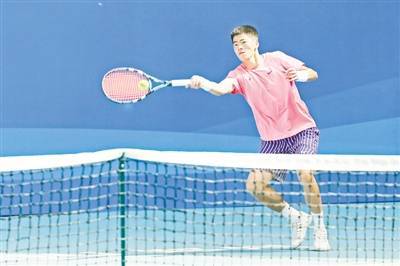 第十五届全运会群众比赛 网球单项预赛在郑开拍
