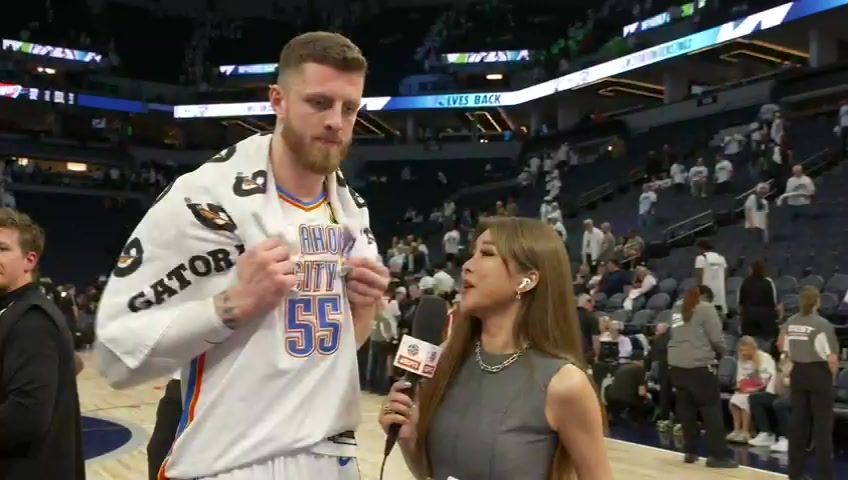 九游会j9官网真人游戏第一品牌👀周琦连线前队友哈滕:这么多年没见想我了没?雷霆总冠军!