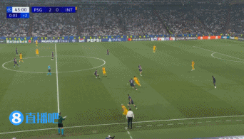 j9九游会老哥俱乐部交流门前危险不断!杜埃禁区外远射偏出底线