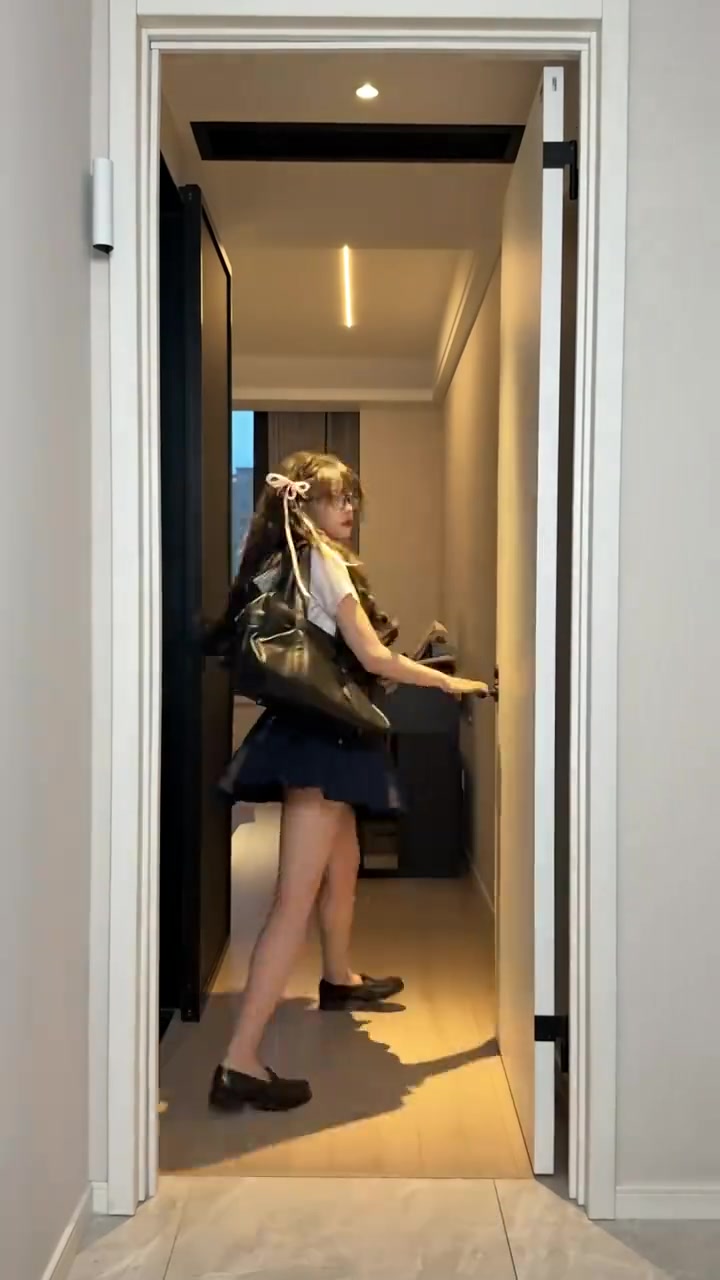 九游会·j9官方网站主持人骆歆分享异世界转场：这是把我带哪儿来了？？