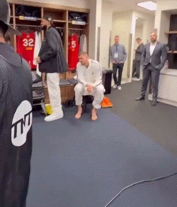 j9九游真人游戏第一平台斑马你玩归玩，可千万不要得罪方丈啊！